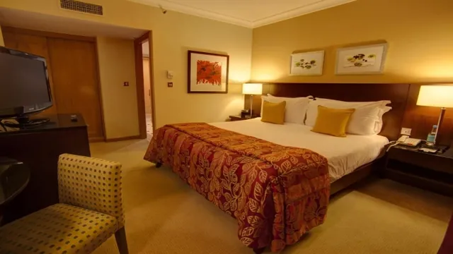 Wyndham Grand London Chelsea Harbour photo 3