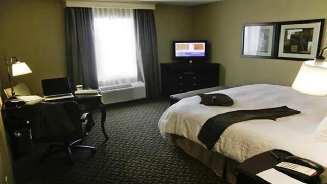 Mayfield Inn & Suites Edmonton photo 1