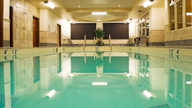Mayfield Inn & Suites Edmonton photo 3