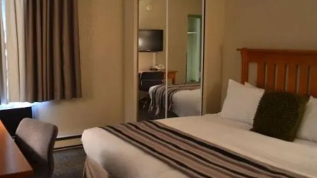 Saskatoon Inn Hotel & Conference Centre photo 1