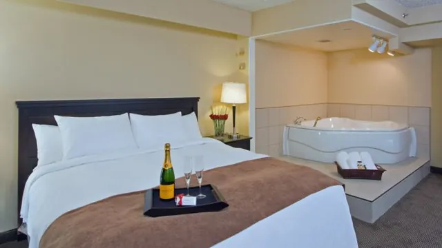 Regina Inn Hotel & Conference Centre photo 2