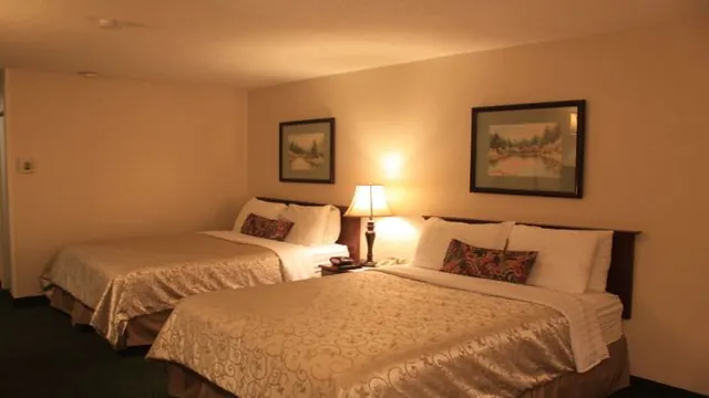 Best Western Plus Village Inn photo 3