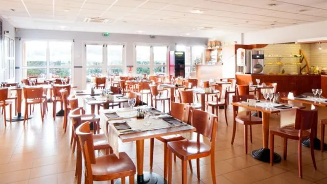 Hotel Kyriad Orleans Saran photo 2
