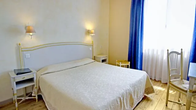 Les Vignes Blanches Hotel Beaucaire photo 1