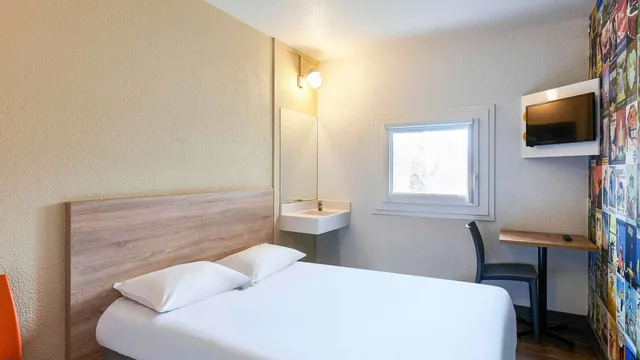 Days Inn & Suites by Wyndham Duluth by the Mall photo 2