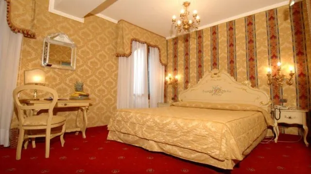 Four Seasons Hotel photo 2