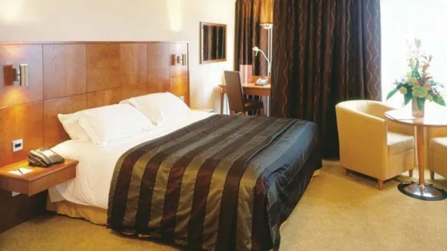 Mercure Cardiff Holland House Hotel and Spa photo 3