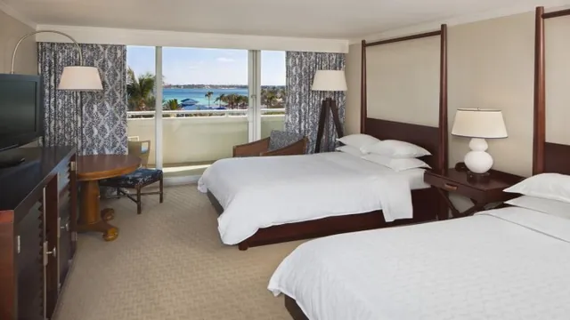 Sheraton Nassau Beach Resort photo 2