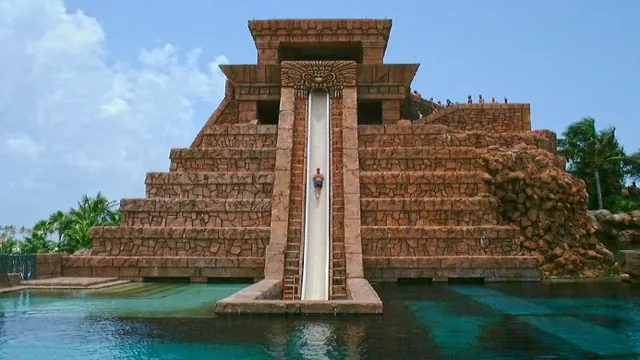 Atlantis Beach Tower Resort Paradise Island photo 3