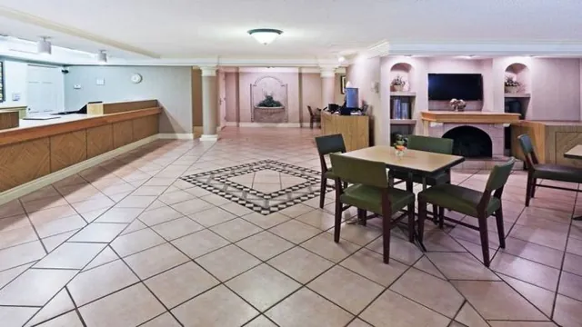 La Quinta Inn San Antonio Market Square photo 2