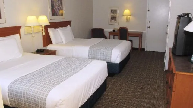 Holiday Inn Berlin City Centre East photo 1