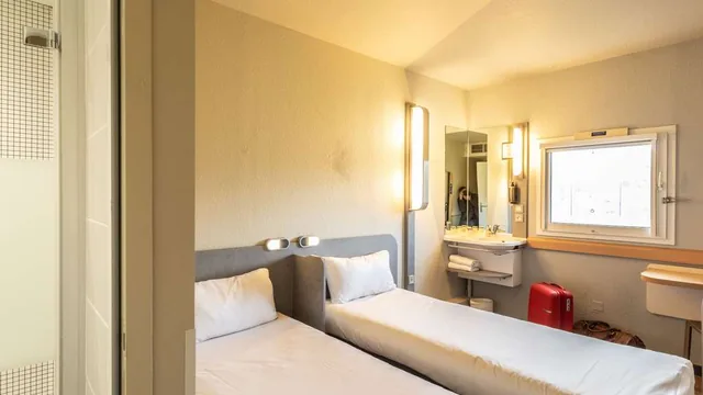 Days Inn by Wyndham South Fort Worth photo 3