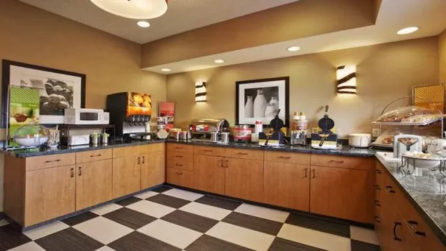 La Quinta Inn Phoenix Thomas Road photo 2