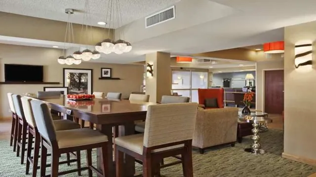 La Quinta Inn Phoenix Thomas Road photo 3