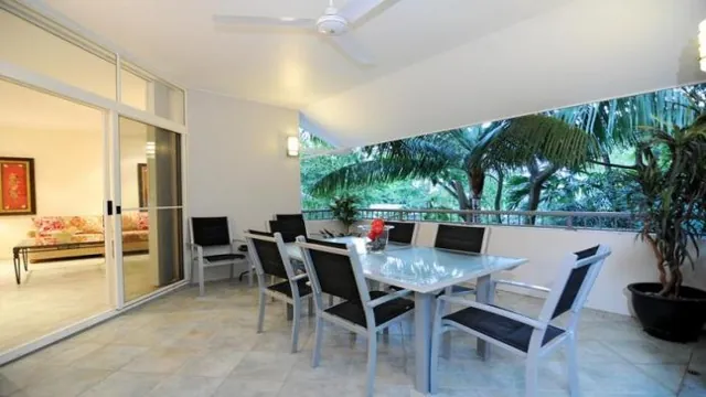 Oasis at Palm Cove photo 2