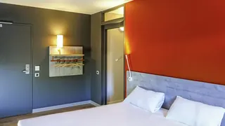 Days Inn & Suites by Wyndham Downtown Gatlinburg Parkway