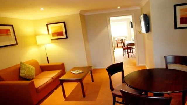 Abingdon Four Pillars Hotel Oxford photo 1
