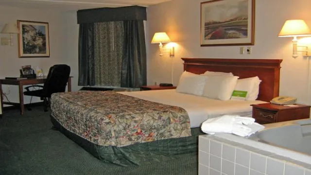 La Quinta Inn & Suites Myrtle Beach Broadway Area photo 3