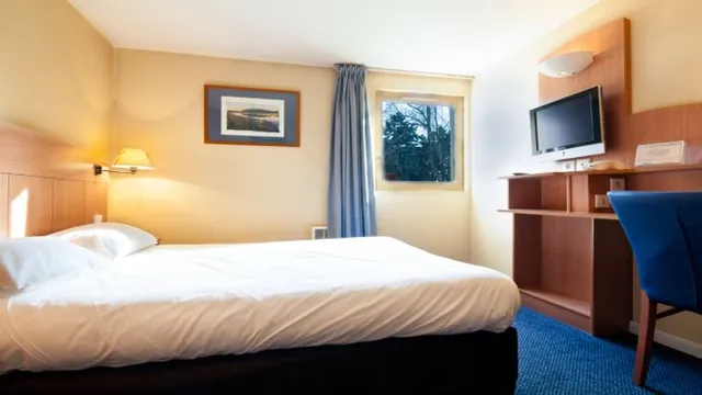 Kyriad Hotel Villeneuve La Garenne photo 1
