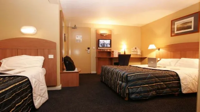 Kyriad Hotel Villeneuve La Garenne photo 2