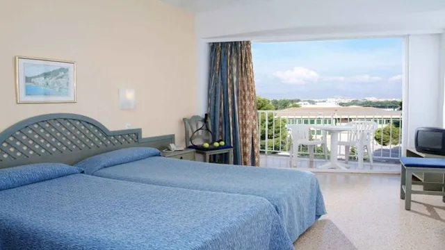 Quality Suites photo 2