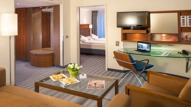 Radisson Suite Hotel Toronto Airport photo 2