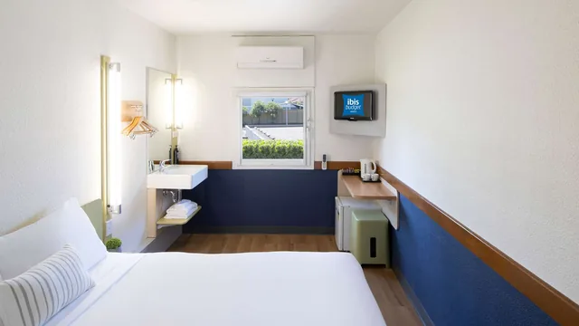 Days Inn by Wyndham Hendersonville photo 2