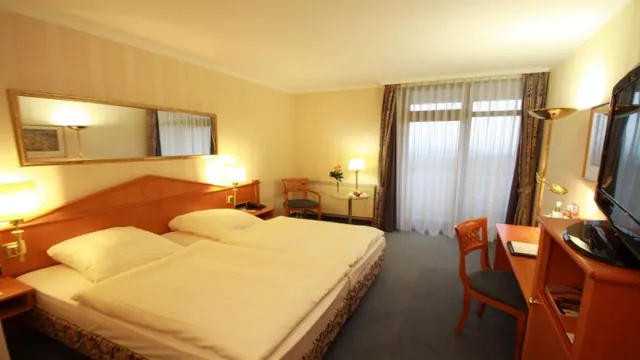 Schlosshotel Bad Wilhelmsh?he photo 2