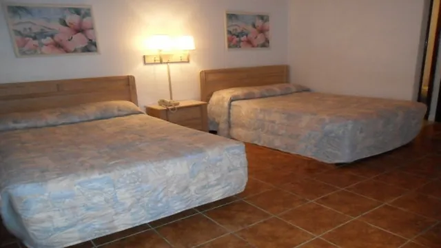 Orange Hill Beach Inn Nassau photo 3