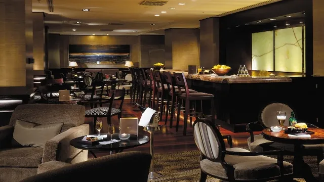 La Quinta Inn & Suites by Wyndham Fayetteville photo 2