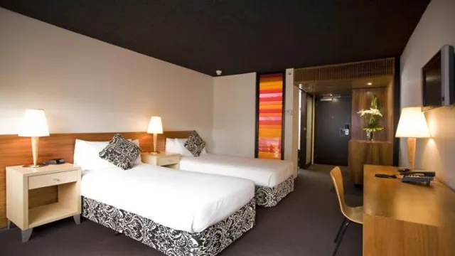 Days Inn & Suites by Wyndham Kearney photo 2