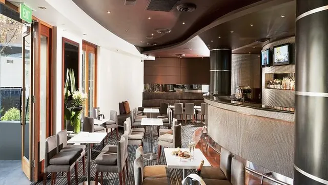 Quay West Suites Melbourne Hotel photo 2