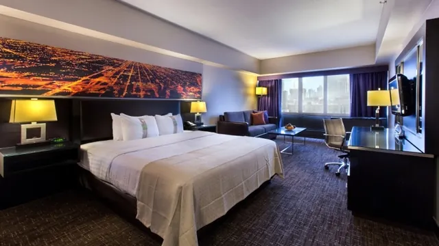 Holiday Inn Chicago Mart Plaza Riverview photo 1