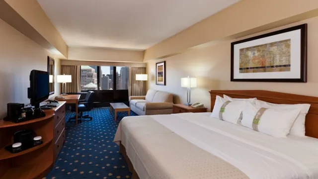 Holiday Inn Chicago Mart Plaza Riverview photo 2