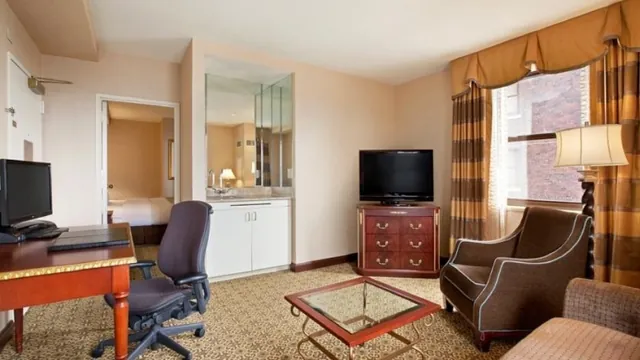 Holiday Inn Chicago Mart Plaza Riverview photo 3