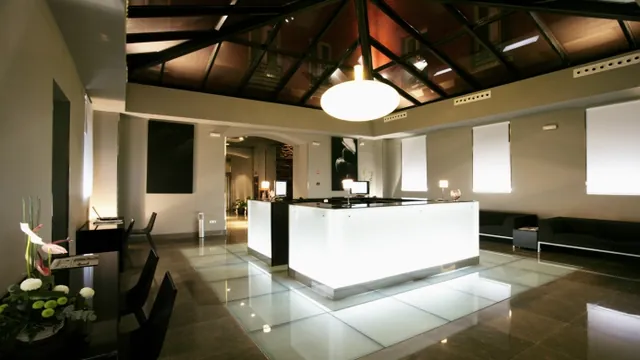 ICON Embassy photo 4