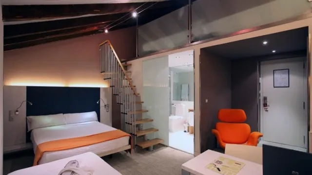 ICON Embassy photo 6