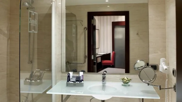 Zenit Hotel Bilbao photo 2