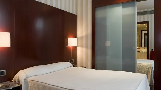 Zenit Hotel Bilbao photo 3