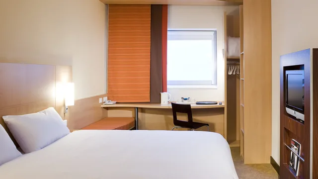 Ibis Cardiff photo 2