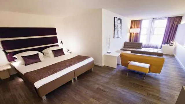 Days Inn & Suites by Wyndham Lindsay photo 2