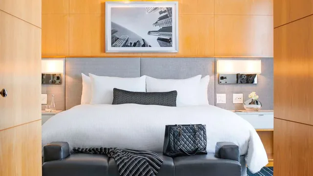 Sofitel Chicago Magnificent Mile photo 7