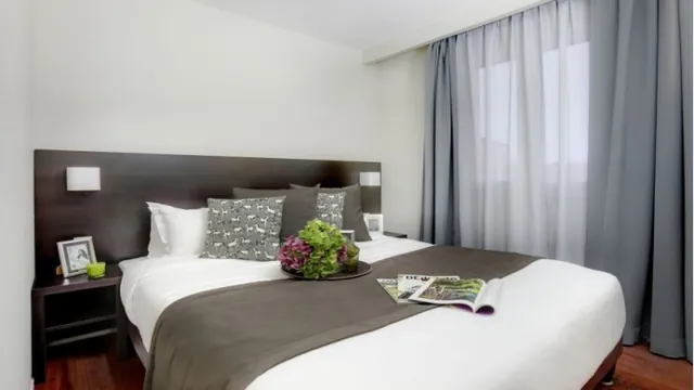 Park & Suites Prestige Lyon Part Dieu Apartment photo 2