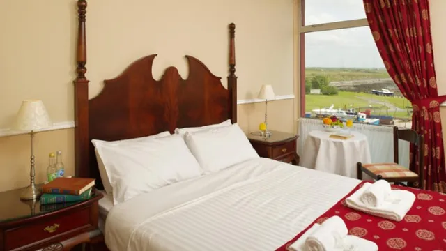 Logues Liscannor Hotel photo 2
