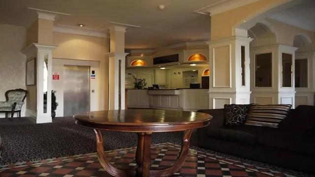 Queens Hotel & Nightclub Ennis photo 3