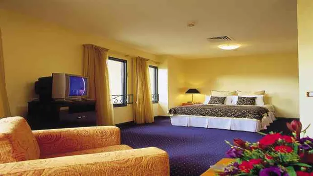 Days Inn & Suites by Wyndham Madison photo 1