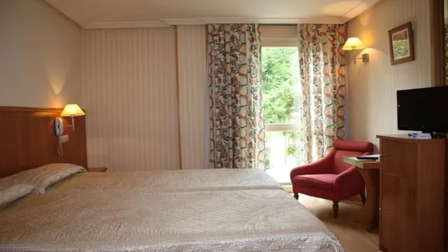 Hamlet Court Hotel Johnstownbridge photo 3