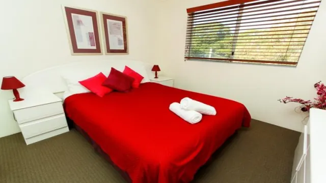 Sanctuary Lake Apartments Gold Coast photo 1