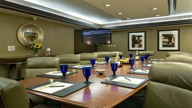 Hilton Charlotte Executive Park photo 2