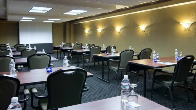 Hilton Charlotte Executive Park photo 3